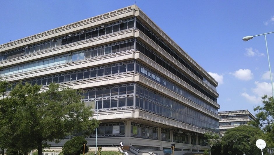 Horror en La Plata: encontraron a una beba muerta en una facultad y detuvieron a su madre